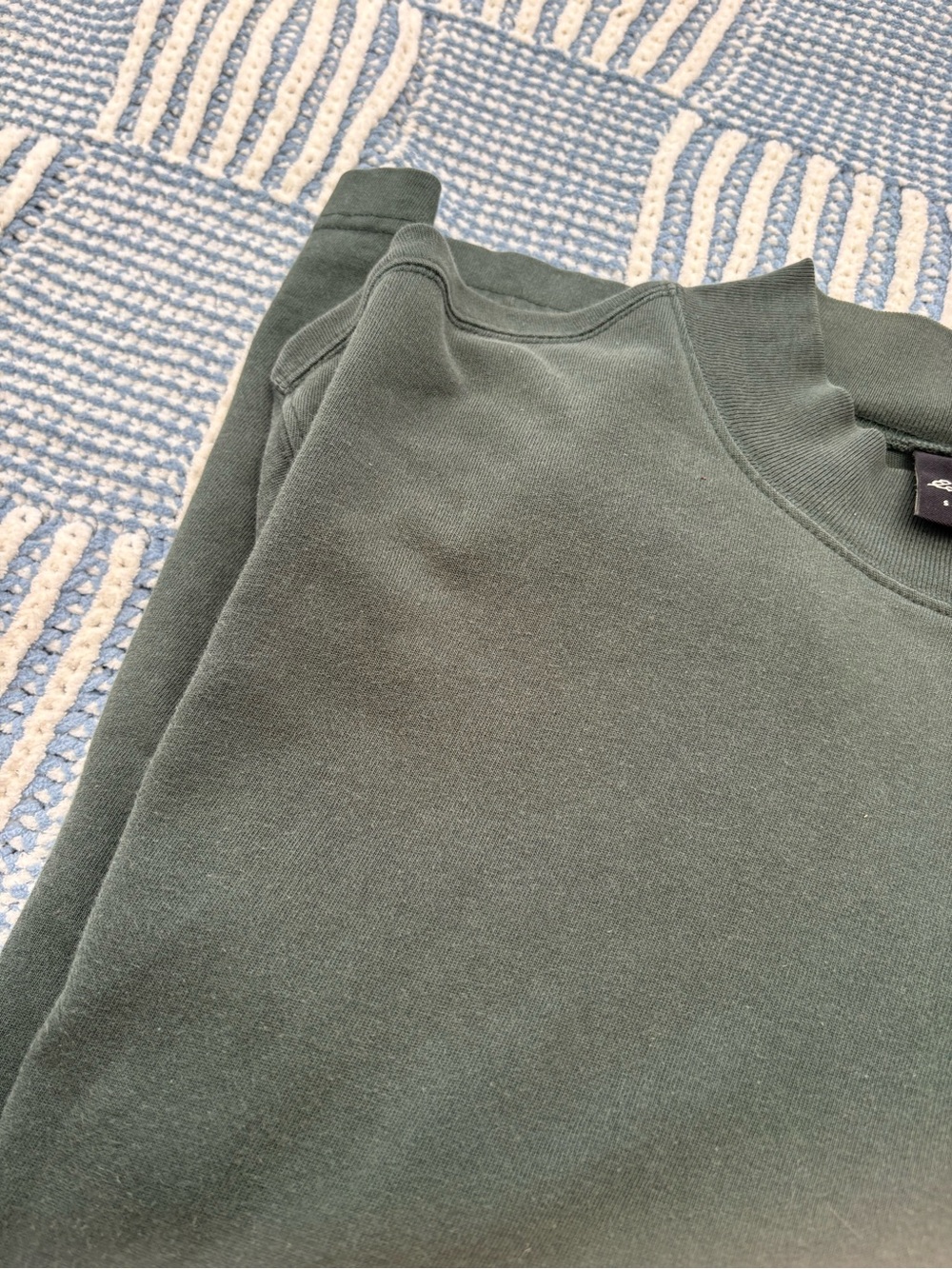 Eddie Bauer Men's Crewneck Sweater in Forest Green - Picture 4 of 4